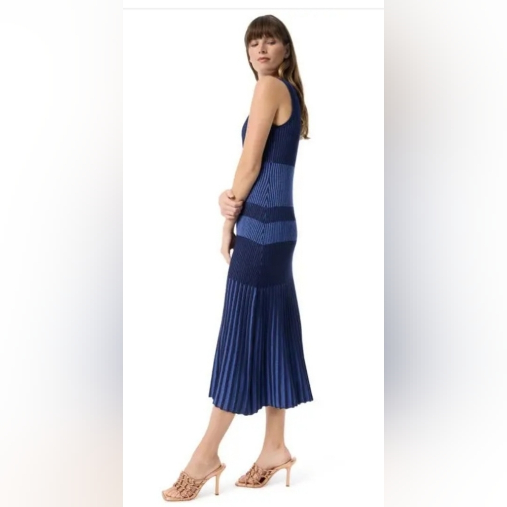 DO BY DEE OCLEPPO navy combo harmony colorblock pleated vneck midi sweater dress